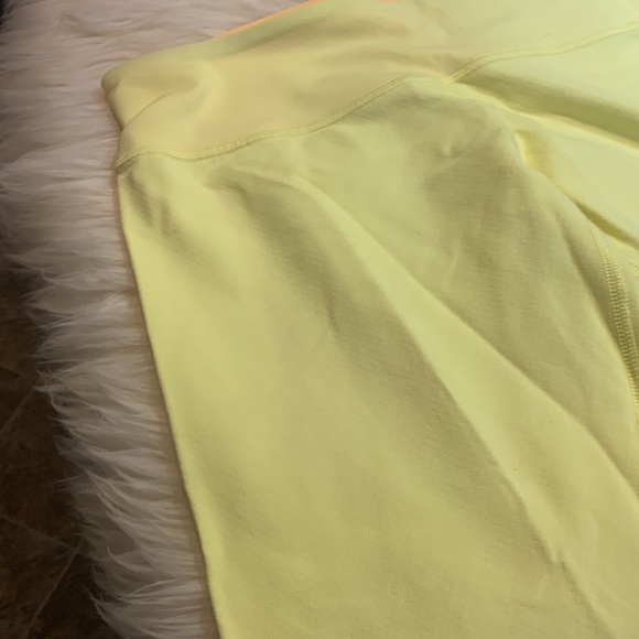 Size 10 Lululemon Yellow crop pant - Picture 14 of 16
